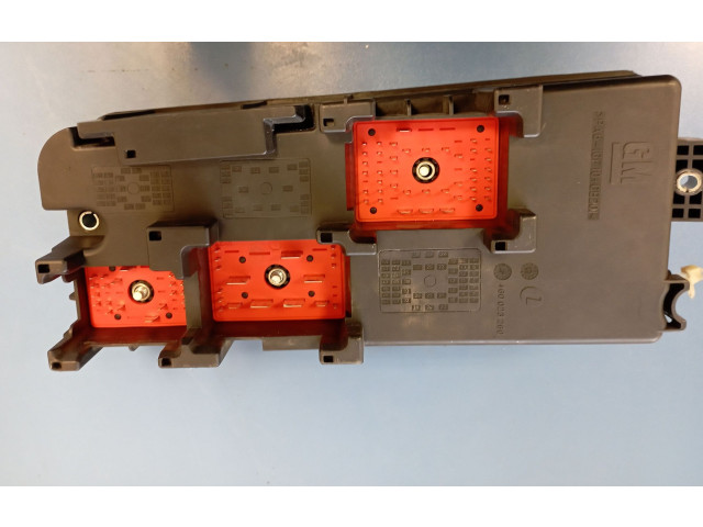 Блок предохранителей 13198102, 00050453 Volvo S60