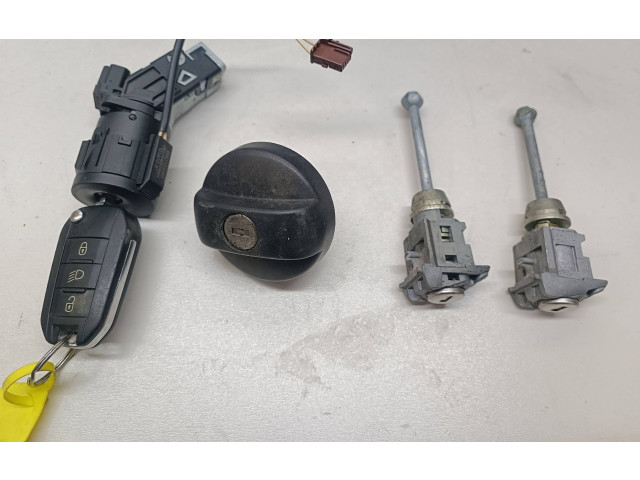 Комплект блоков управления 9805895780, 150271208 Peugeot 2008 I