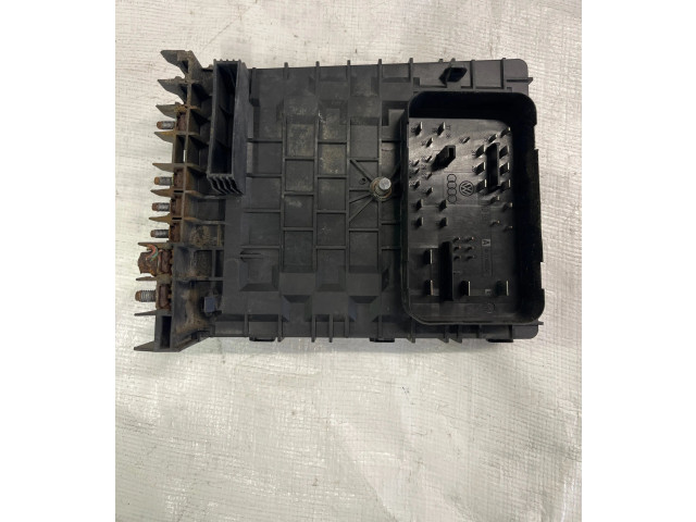 Блок предохранителей 17181301, 02012061988 Volkswagen Golf Plus