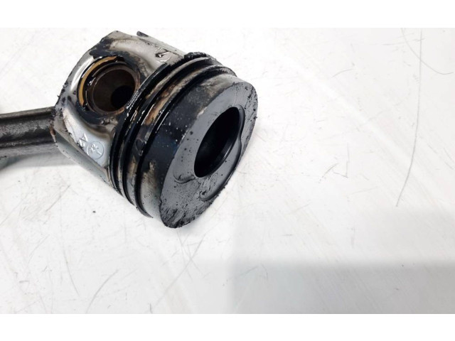  Поршень с шатуном    Audi A3 S3 8L  