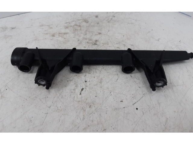 Топливная рампа 9676020480, 9676020480   Peugeot 2008 I   для двигателя EB2(HMZ)
