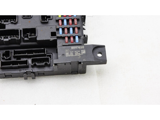 Блок предохранителей 8637c620, 10r057749 Mitsubishi Outlander