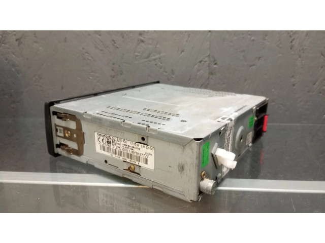 Радио/ проигрыватель CD/DVD / навигация