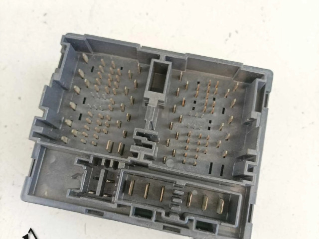 Блок предохранителей  P68068355AC   Fiat Freemont    