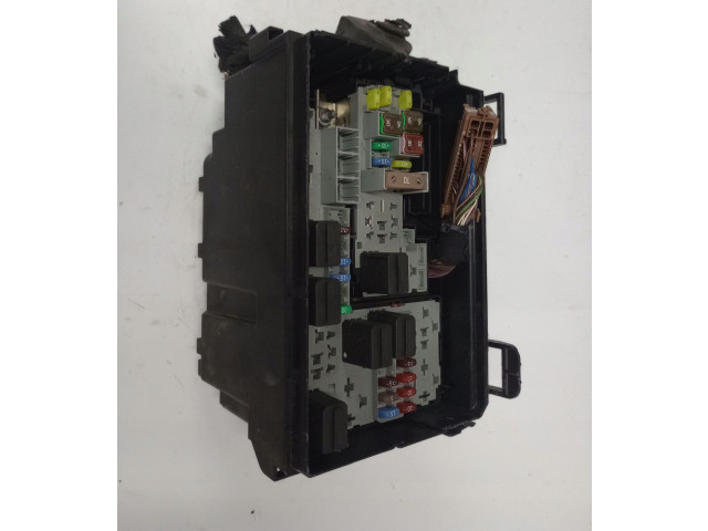 Блок предохранителей 13292736 Opel Meriva B