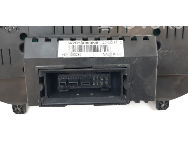 Панель приборов V0918056, 1Z0920841D Skoda Octavia Mk2 (1Z)