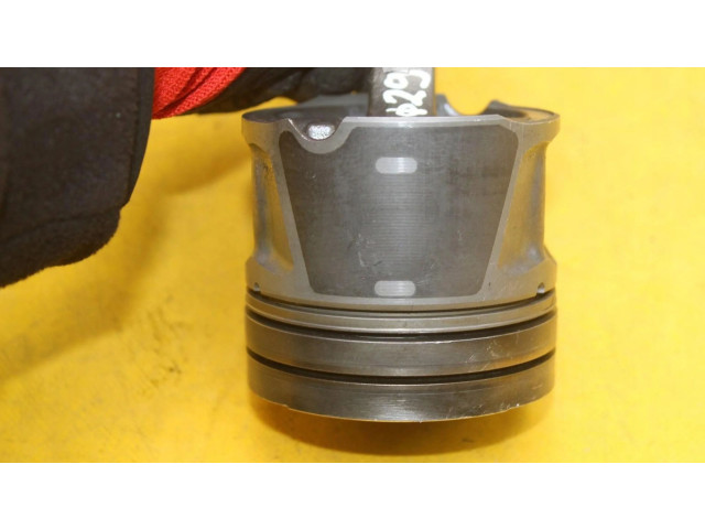  Поршень с шатуном    Jaguar XF X250  