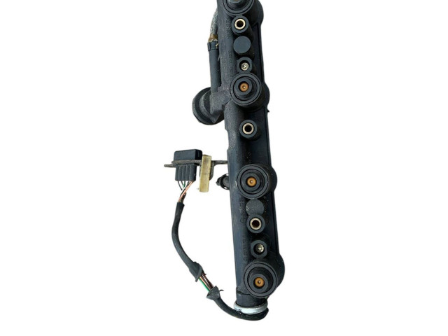 Топливная рампа 037133313 Volkswagen Golf III