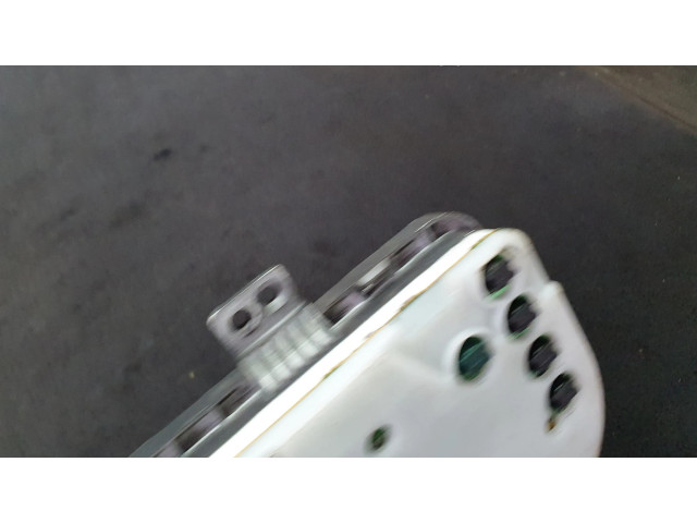 Панель приборов 7MBH1CB   Mazda 323 F       