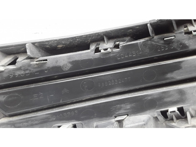 Нижняя решётка (из трех частей) Citroen C3 Picasso 99831L, 9682332477