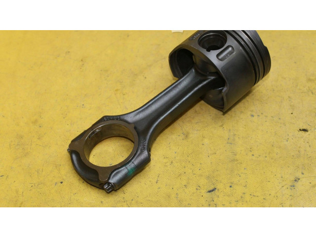 Píst Mercedes-Benz C W203