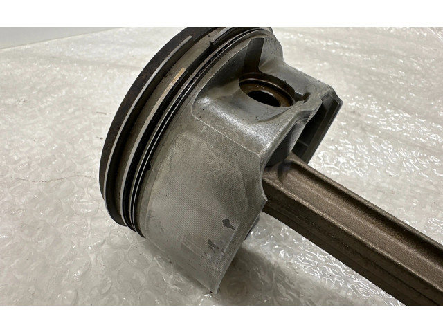 Píst Mercedes-Benz CLS AMG C219