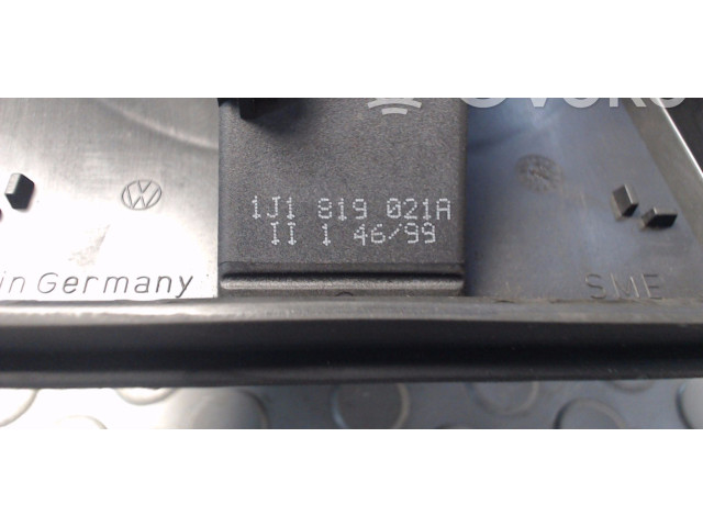 Вентилятор радиатора     1J1819021B, 1J1819021A    Volkswagen New Beetle 