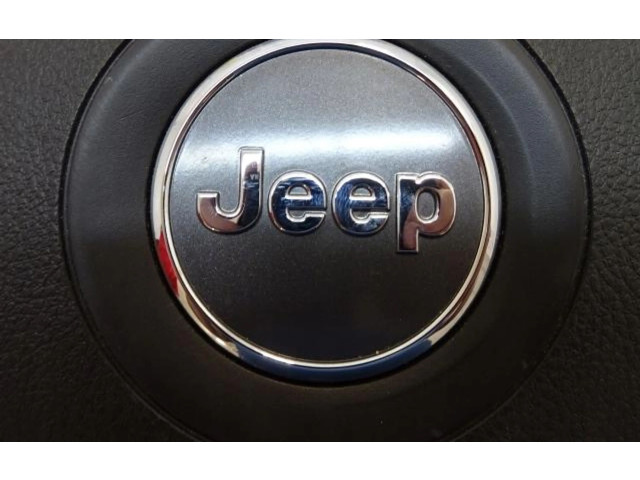 Подушка безопасности водителя    Jeep Grand Cherokee