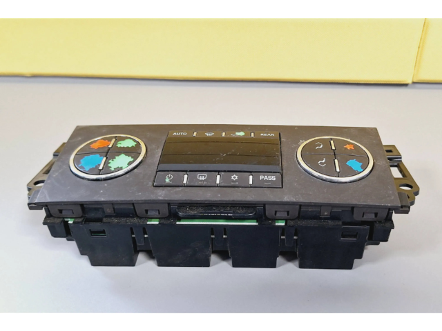 Блок управления климат-контролем 25928677, 388677R083010009   Chevrolet Tahoe