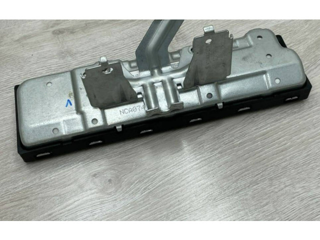 Подушка безопасности для колен 57B880841D Skoda Karoq