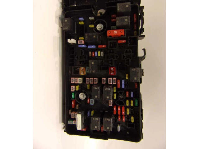 Блок предохранителей     Jeep Cherokee    