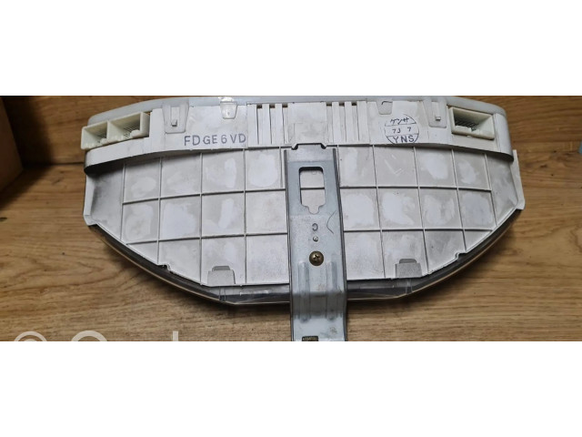 Панель приборов FDGE6VD Mazda 626