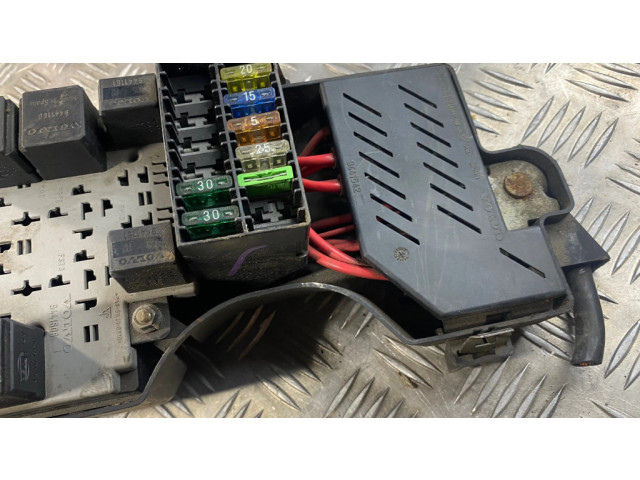 Блок предохранителей 9168986 Volvo S60
