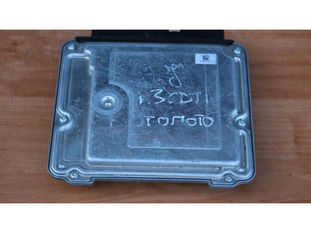 Блок управления двигателя 55590420, 55579447 Vauxhall Astra J