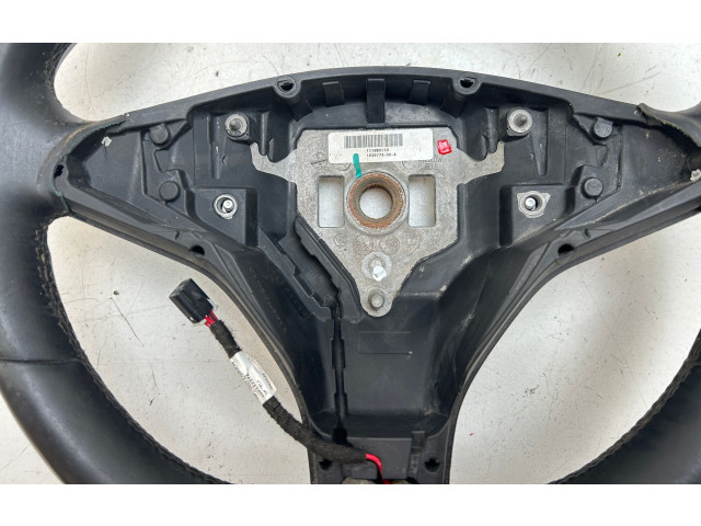 Volant Tesla Model S 2015 103677400A