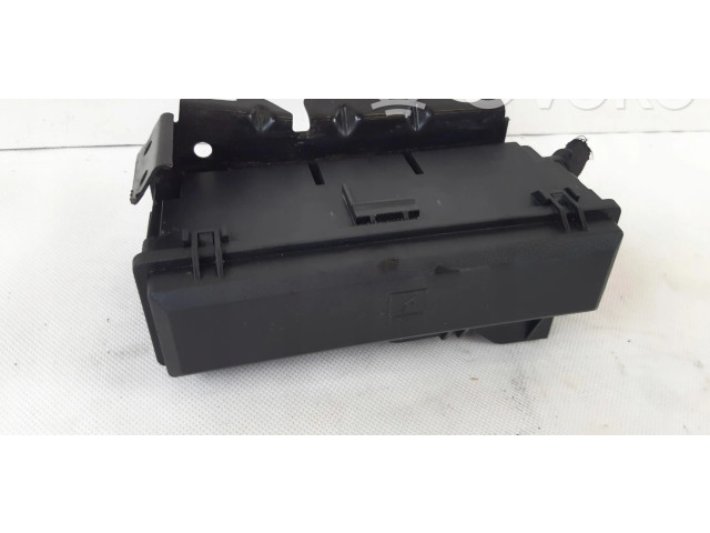 Блок предохранителей Jeep Cherokee