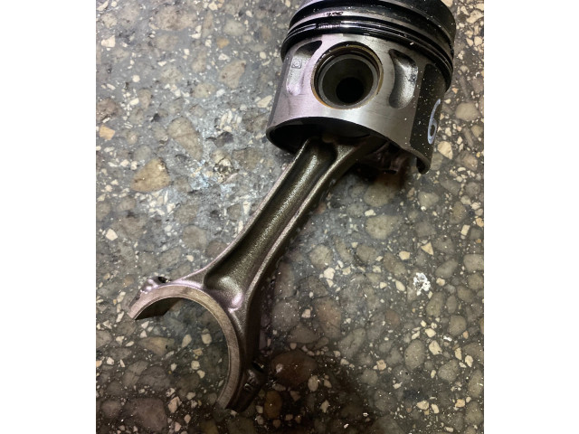 Píst 1R1   Volkswagen PASSAT B5.5     