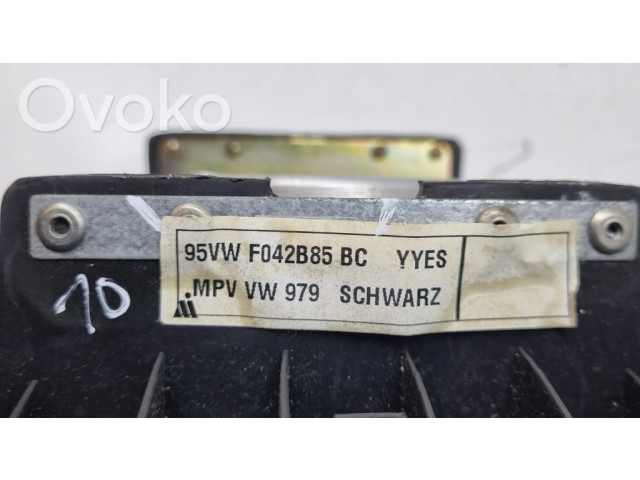 Подушка безопасности водителя 95VWF042B85BC Ford Galaxy