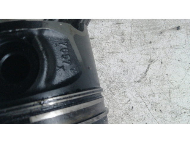 Píst 7657 Renault Megane II pro naftový motor 1.5