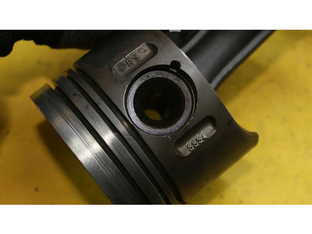 Píst Mercedes-Benz C W203