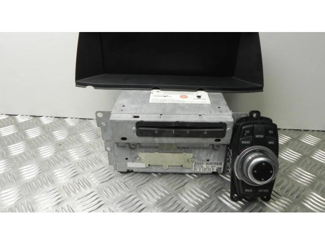 Радио/ проигрыватель CD/DVD / навигация