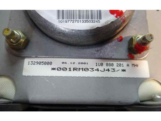 Подушка безопасности водителя 1U0880201A Skoda Octavia Mk1 (1U)