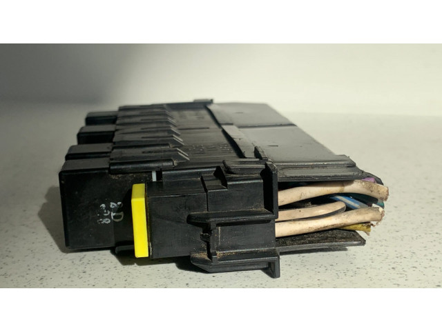 Блок предохранителей  1567001020   Subaru Outback    