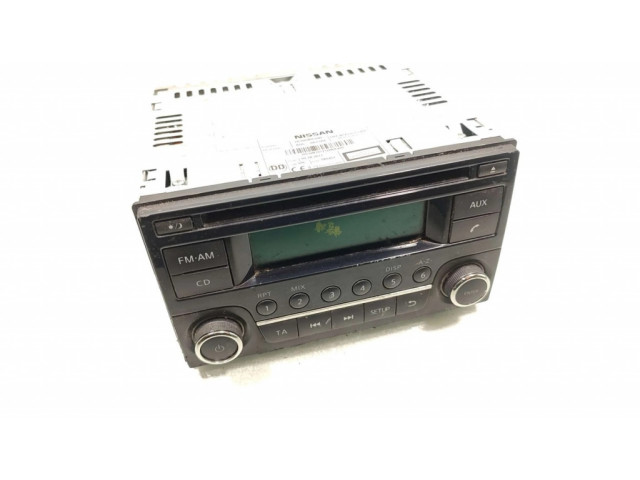 Радио/ проигрыватель CD/DVD / навигация