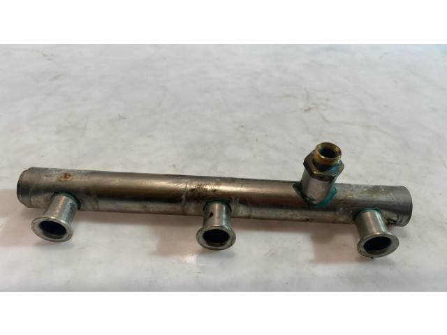 Топливная рампа 06E130090F   Audi A4 S4 B8 8K 3.2  для двигателя cala