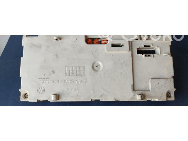 Панель приборов 1H0919864R Volkswagen Golf III