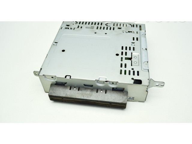 Радио/ проигрыватель CD/DVD / навигация