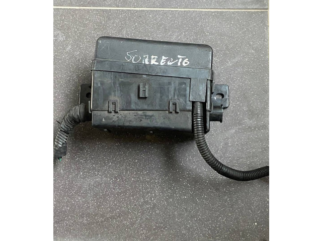 Блок предохранителей 0K53A67BX1 KIA Sorento