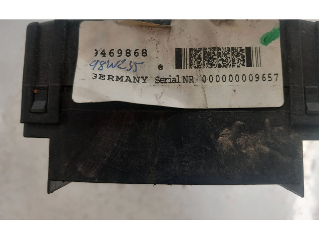 Блок предохранителей 9469868, 9469868 Volvo S80