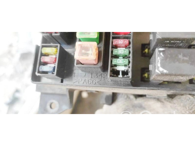 Блок предохранителей 11342 Mitsubishi Carisma
