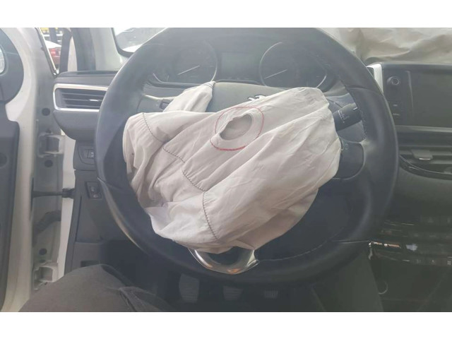 Руль Peugeot 2008 I 2013 - 2019 года 98007408ZD