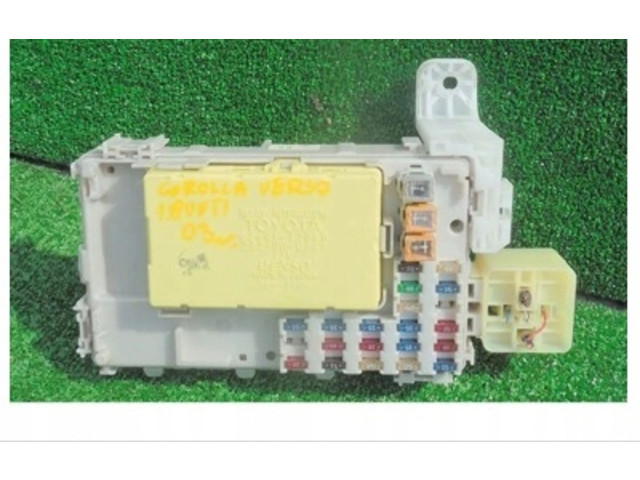 Блок предохранителей    Toyota Corolla Verso E121    