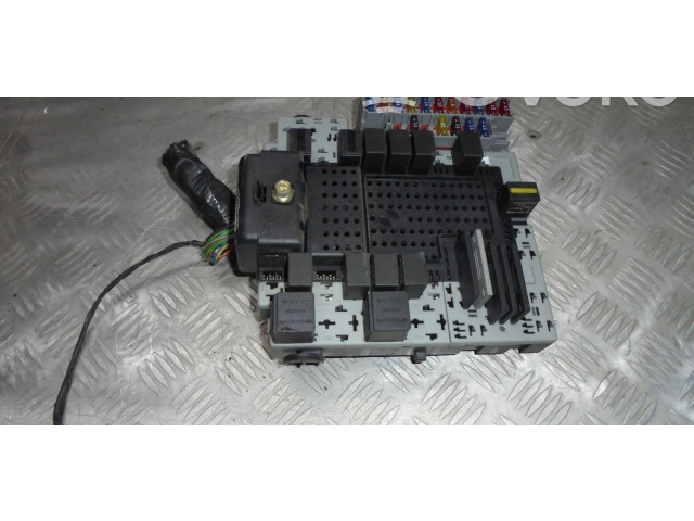 Блок предохранителей  9401802   Volvo XC90    