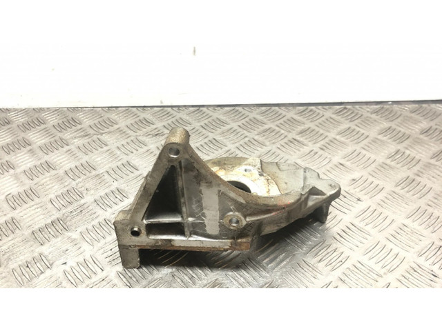 Кронштейн топливного насоса