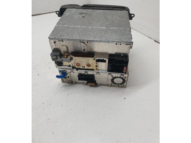 Радио/ проигрыватель CD/DVD / навигация