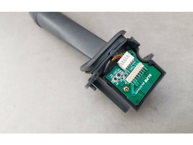 Ручка стеклоочистителей    Volvo V70