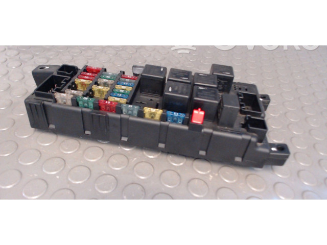 Блок предохранителей  518828108, NICHTZUTREFFEND   Volvo V70    