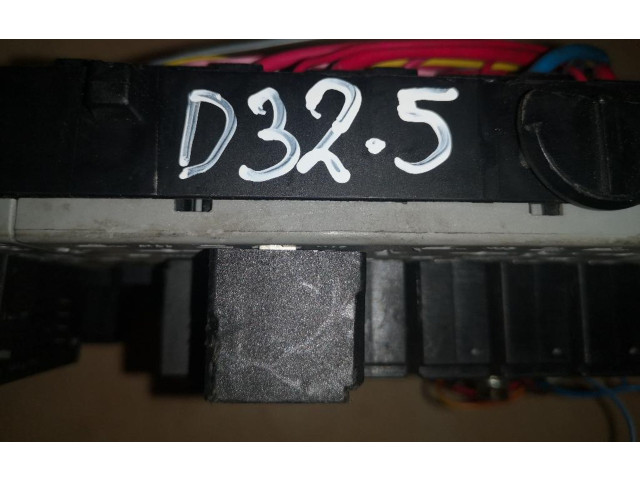 Блок предохранителей 8651547, D32-5 Volvo V70