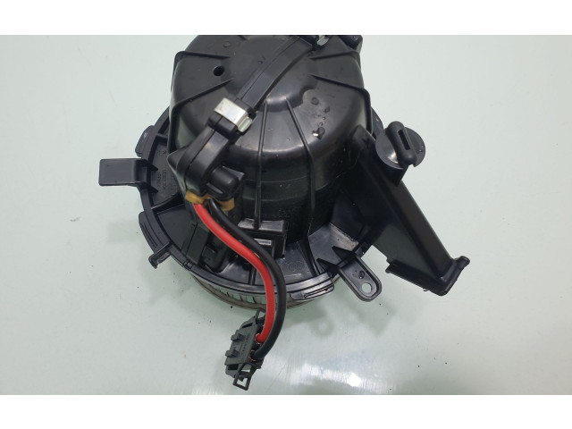 Вентилятор печки    U08520003   Audi Q5 SQ5