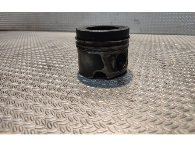 Píst 03L107065AG   Volkswagen Crafter  pro naftový motor 2.0  